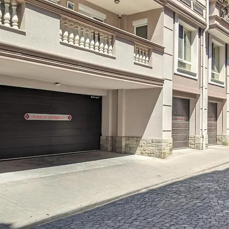 Lux 2 With Garage Апартамент