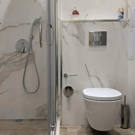 Lux 2 With Garage 플로브디프