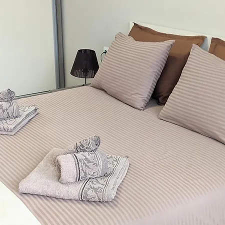 아파트 Lux 2 With Garage 플로브디프